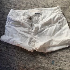Women’s White American Eagle shorts